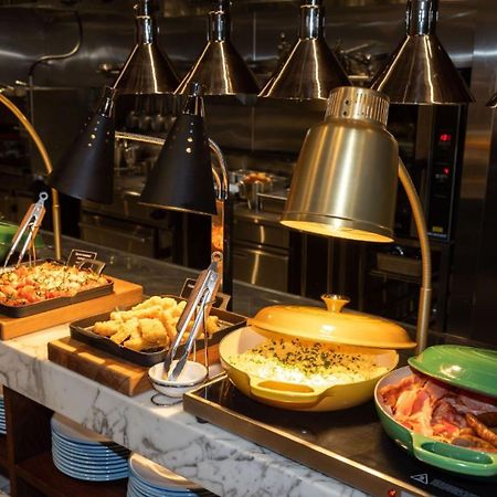 Horizon By Skycity Auckland Exterior photo A chafing dish buffet