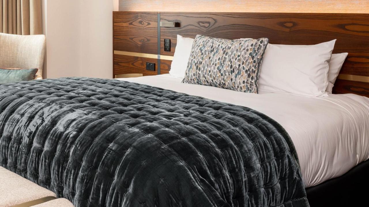 Horizon By Skycity Auckland Exterior photo A bed with a throw