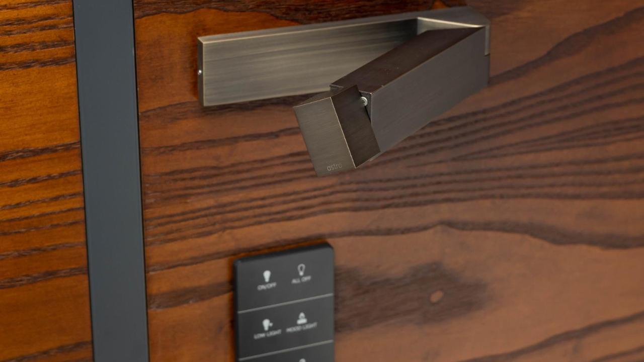 Horizon By Skycity Auckland Exterior photo A smart lock